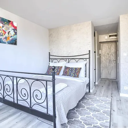 Komfortowy W Pobliżu Starego Miasta Apartament *